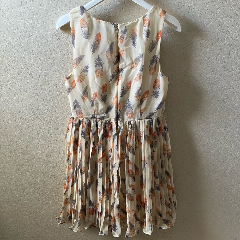 Forever 21 Kids Large Sleeveless Feather Print Pleated Dress - Picture 12 of 13
